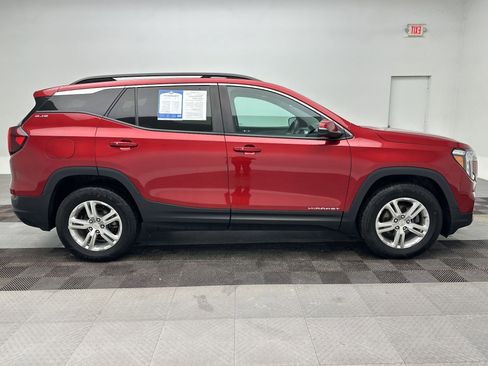 Used 2022 GMC Terrain SLE w/ Driver Convenience Package image 8