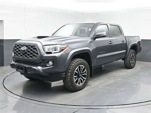 Used 2020 Toyota Tacoma TRD Sport w/ Blackout Package image 10