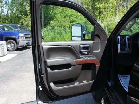 Used 2015 GMC Sierra 2500 SLE AWD/4WD image 29