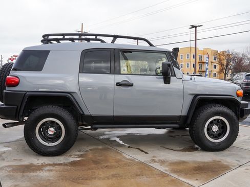 Used 2013 Toyota FJ Cruiser 4WD w/ Trail Teams Special Edition image 9