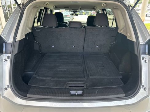 Used 2024 Nissan Rogue S FWD image 32