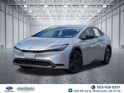 Used 2025 Toyota Prius LE FWD image 1