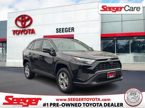 Used 2025 Toyota RAV4 XLE AWD/4WD image 1