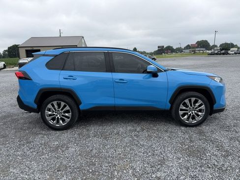 Used 2020 Toyota RAV4 XLE Premium FWD image 5