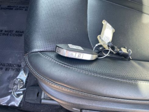 Used 2024 Kia Sorento S image 22