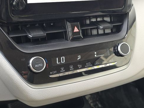 Used 2025 Toyota Corolla LE FWD image 16