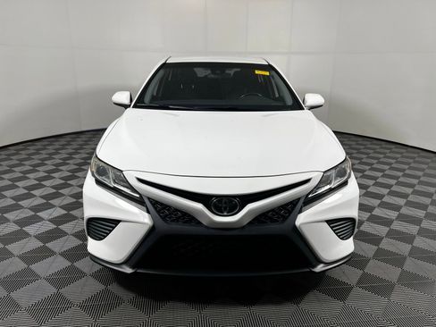 Used 2019 Toyota Camry SE image 2