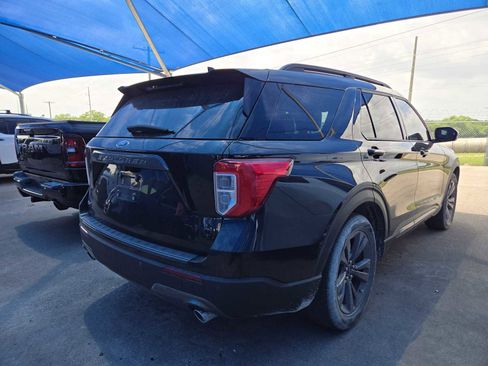 Used 2023 Ford Explorer XLT w/ Equipment Group 202A RWD image 4