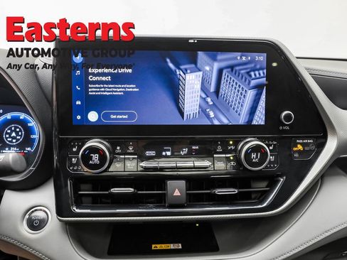 Used 2024 Toyota Highlander Platinum image 12