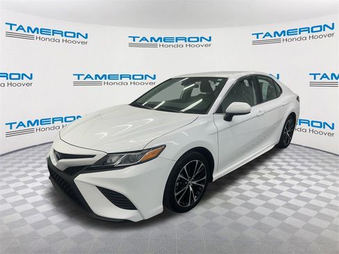 Used 2019 Toyota Camry SE image 1