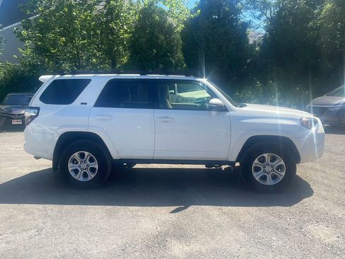 Used 2020 Toyota 4Runner SR5 Premium w/ Moonroof Package AWD/4WD image 10