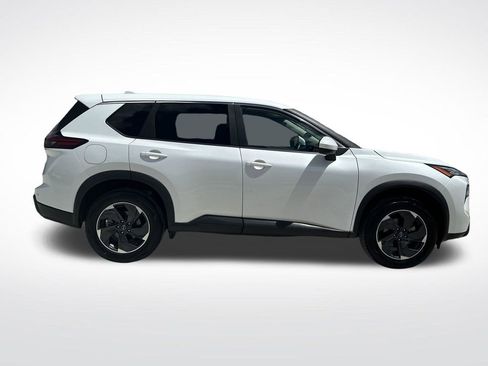 Used 2024 Nissan Rogue SV image 8