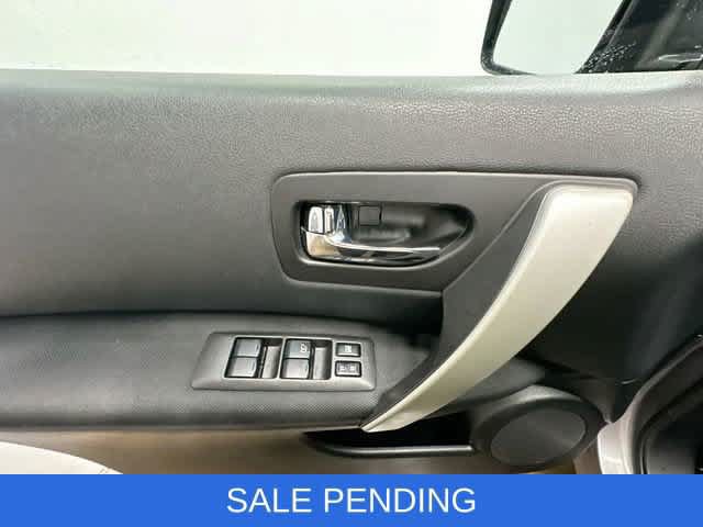 Used 2012 Nissan Rogue SV AWD/4WD image 15