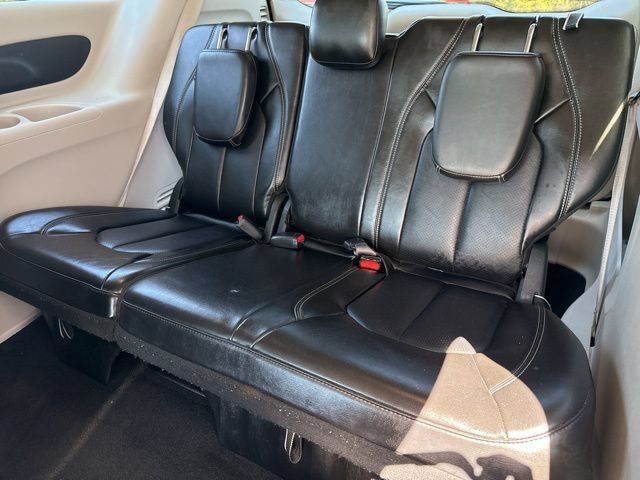 Used 2024 Chrysler Pacifica Touring-L FWD image 20