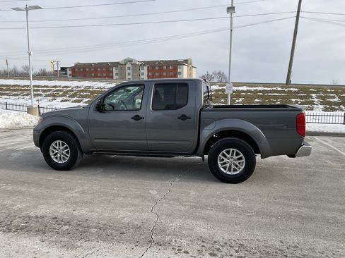 Used 2016 Nissan Frontier SV image 4