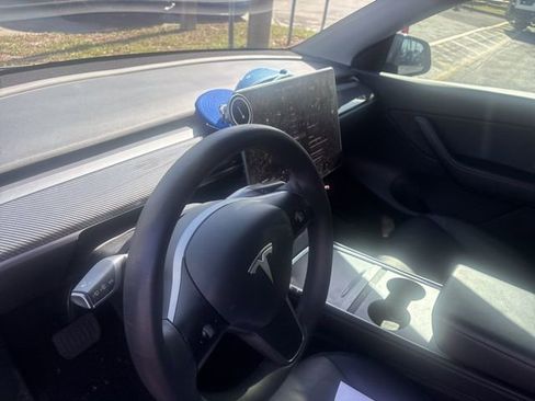 Used 2022 Tesla Model Y Long Range image 3