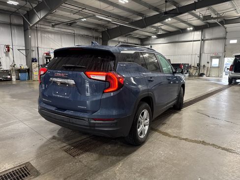 Used 2024 GMC Terrain SLE w/ Driver Convenience Package AWD/4WD image 3