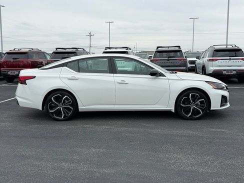 New 2026 Nissan Altima 2.5 SR FWD image 3