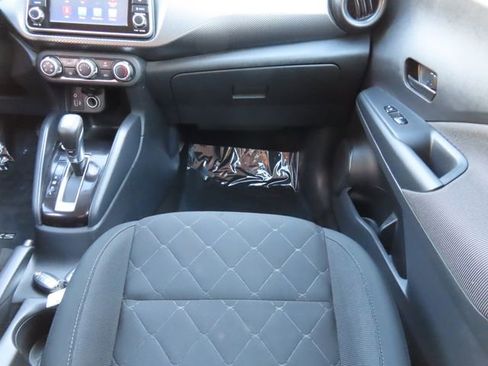 Used 2020 Nissan Kicks S image 30