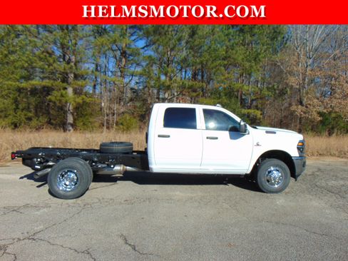 New 2026 RAM 3500 Tradesman AWD/4WD image 22
