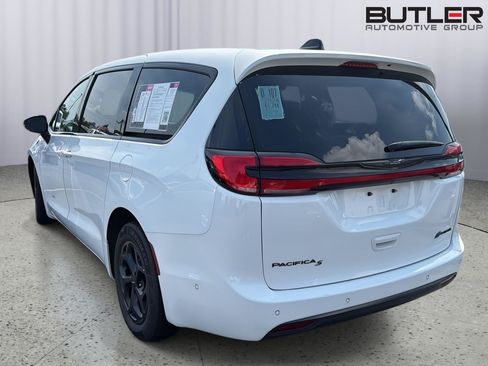Used 2024 Chrysler Pacifica Limited FWD image 10