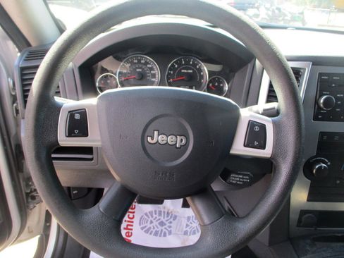 Used 2008 Jeep Grand Cherokee Laredo w/ Trailer Tow Group IV AWD/4WD image 12
