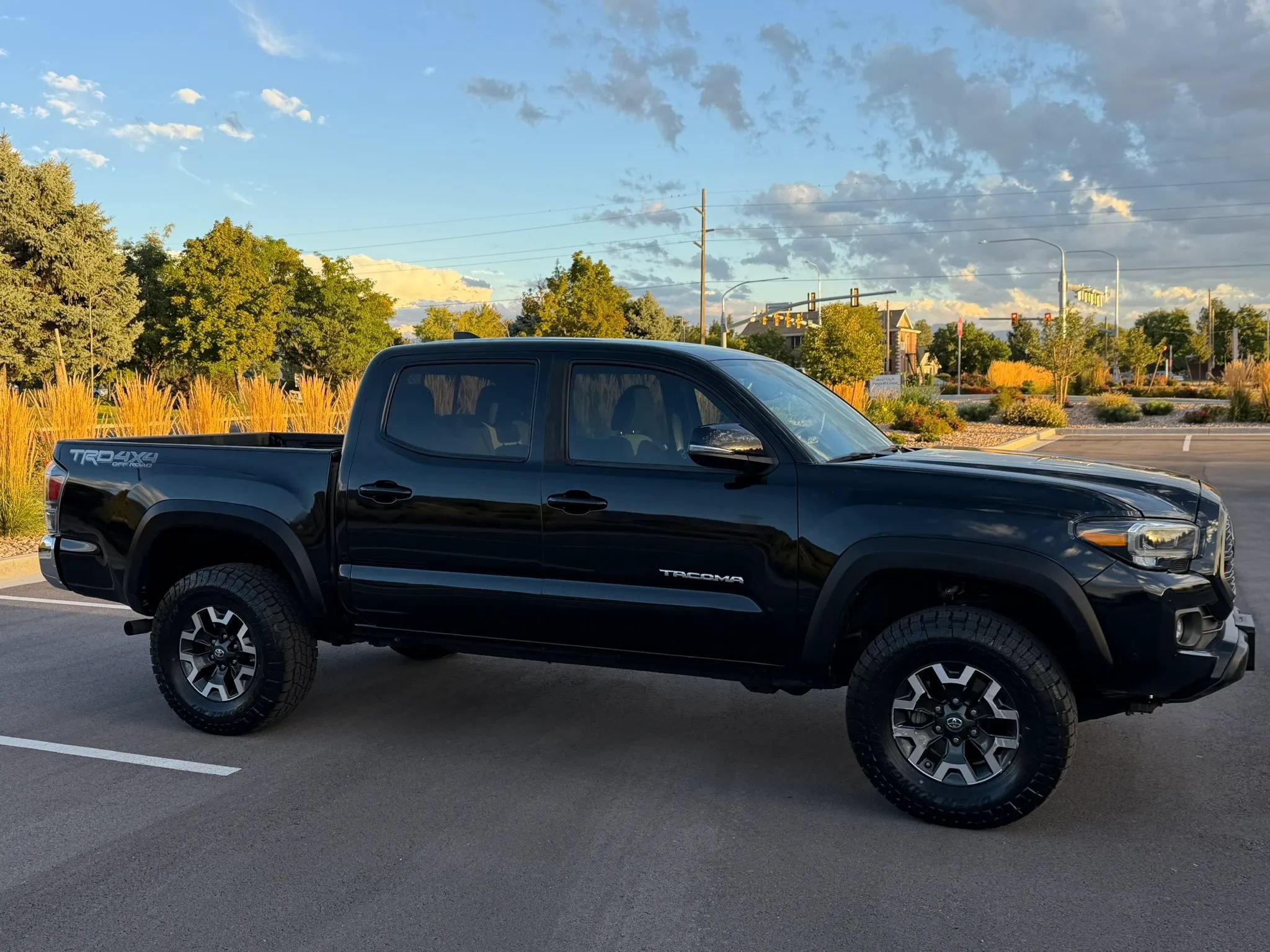 Used 2021 Toyota Tacoma TRD Off-Road AWD/4WD image 10