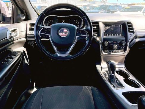 Used 2021 Jeep Grand Cherokee Laredo AWD/4WD image 17