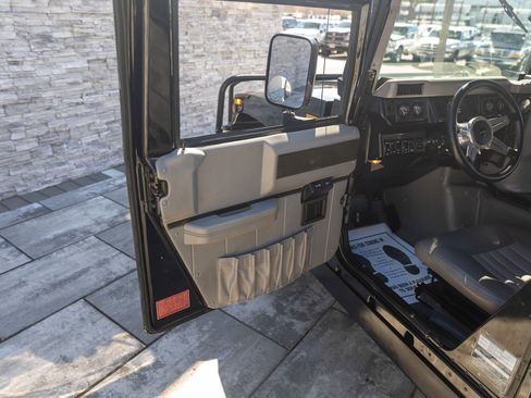 Used 2000 HUMMER H1 4-Passenger Wgn Enclosed image 33