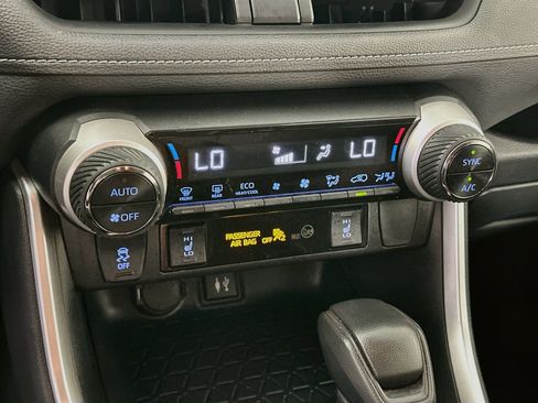 Used 2019 Toyota RAV4 XLE AWD/4WD image 24