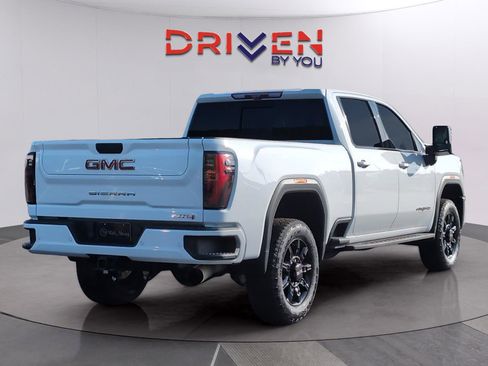 Used 2024 GMC Sierra 2500 AT4 w/ Technology Package AWD/4WD image 5