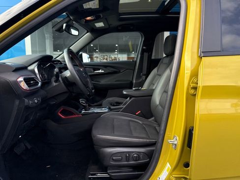 Used 2023 Chevrolet TrailBlazer RS w/ Sun and Liftgate Package image 9