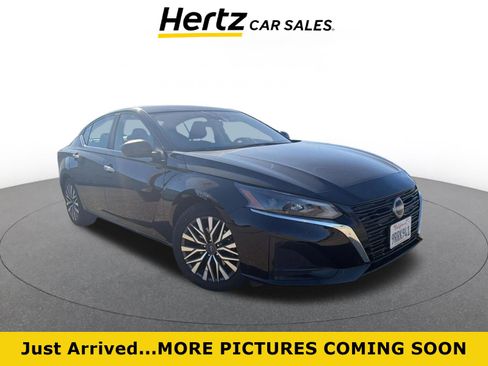 Used 2025 Nissan Altima 2.5 SV image 1