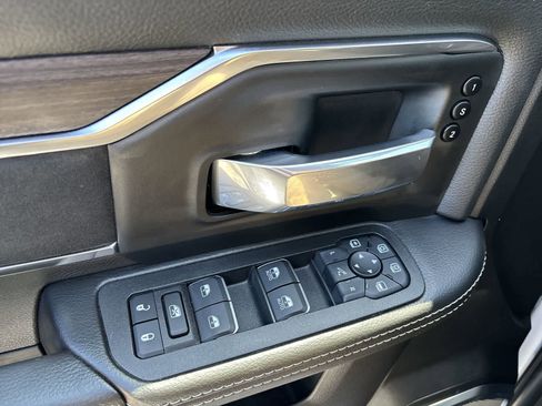 Used 2025 RAM 2500 Laramie AWD/4WD image 8