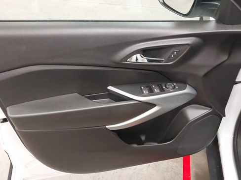 Certified 2024 Chevrolet Trax RS FWD image 24