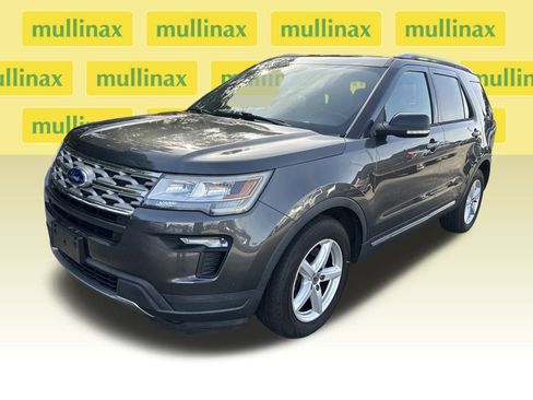 Used 2018 Ford Explorer XLT w/ Equipment Group 201A image 4