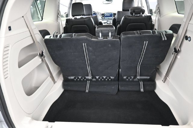 Used 2024 Chrysler Pacifica Touring-L FWD image 27