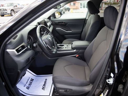 Used 2024 Toyota Highlander LE image 21
