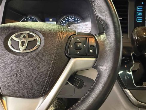 Used 2017 Toyota Sienna XLE w/ XLE Navigation Package AWD/4WD image 13
