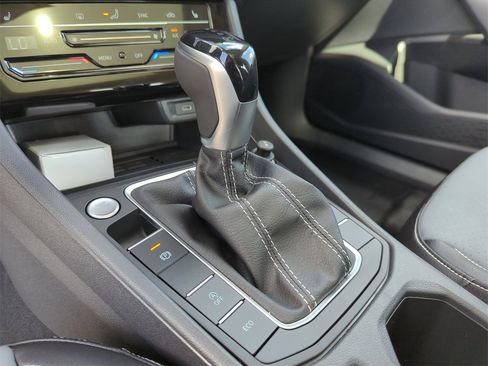 New 2025 Volkswagen Jetta SE image 34
