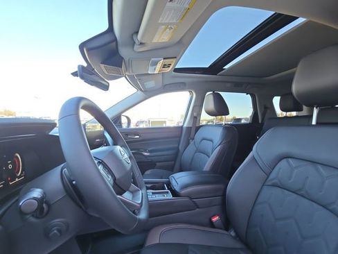 New 2026 Nissan Pathfinder Platinum image 7