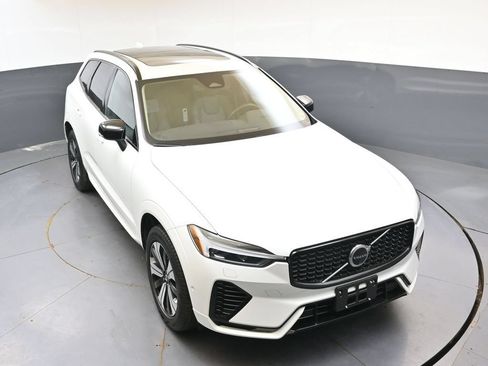 Certified 2025 Volvo XC60 T8 Plus w/ Protection Package Premier AWD/4WD image 43