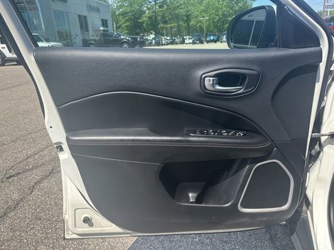 Used 2018 Jeep Compass Latitude w/ Popular Equipment Group AWD/4WD image 13