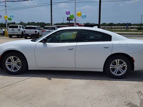 Used 2023 Dodge Charger SXT RWD image 5