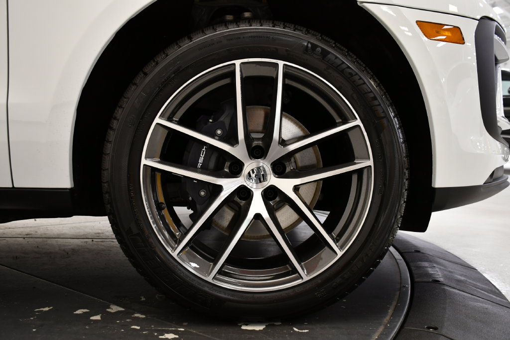 Certified 2026 Porsche Macan Turbo AWD/4WD image 19