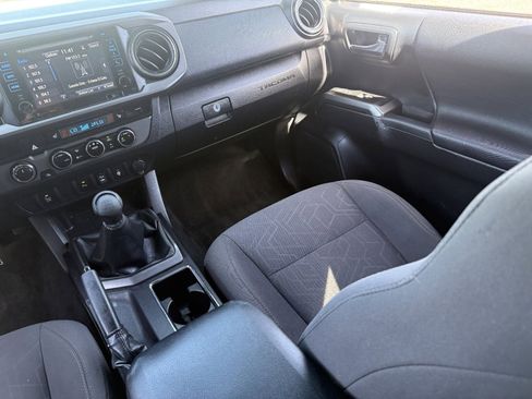 Used 2016 Toyota Tacoma TRD Off-Road w/ Premium & Technology Package image 17