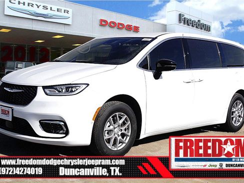 New 2026 Chrysler Pacifica Select image 1