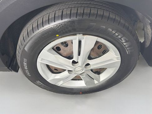 Used 2021 Nissan Kicks S FWD image 11