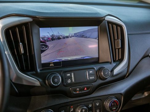 Used 2024 GMC Terrain SLT image 16