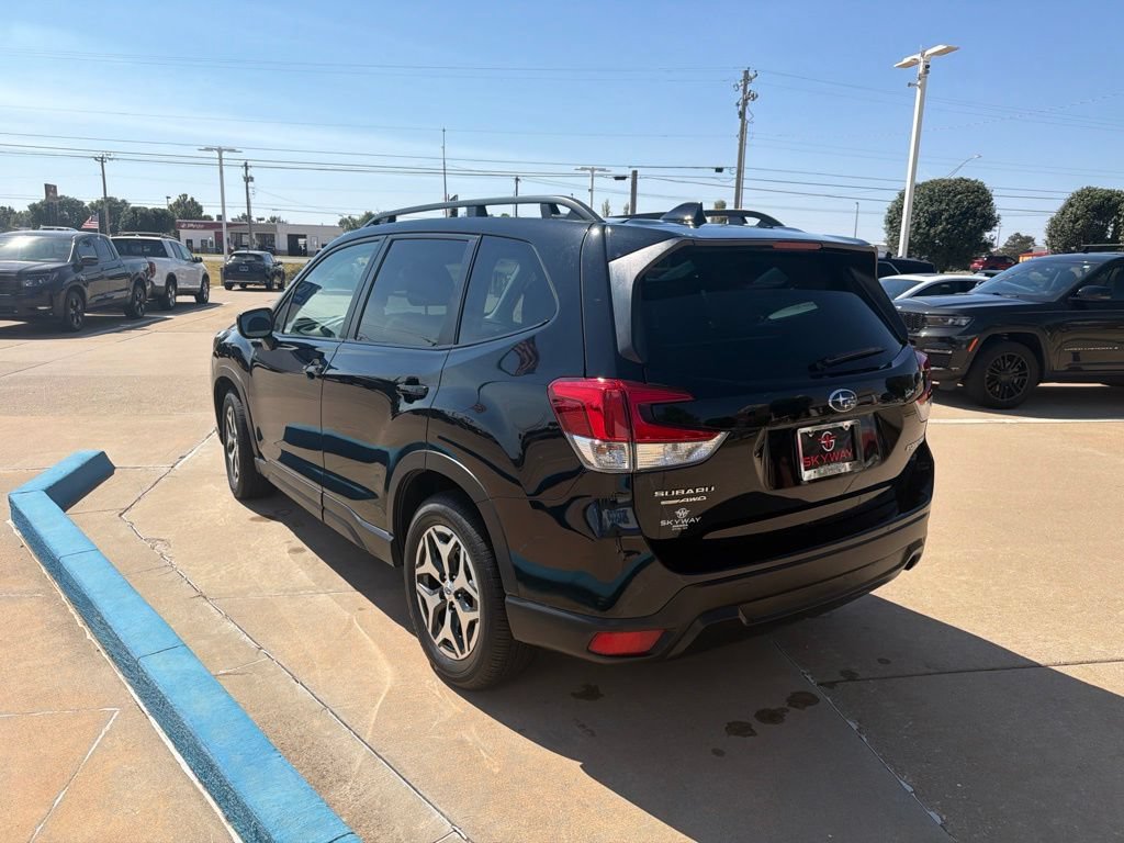 Used 2023 Subaru Forester Premium AWD/4WD image 8